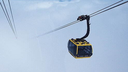 cable car going up mount Fansipan